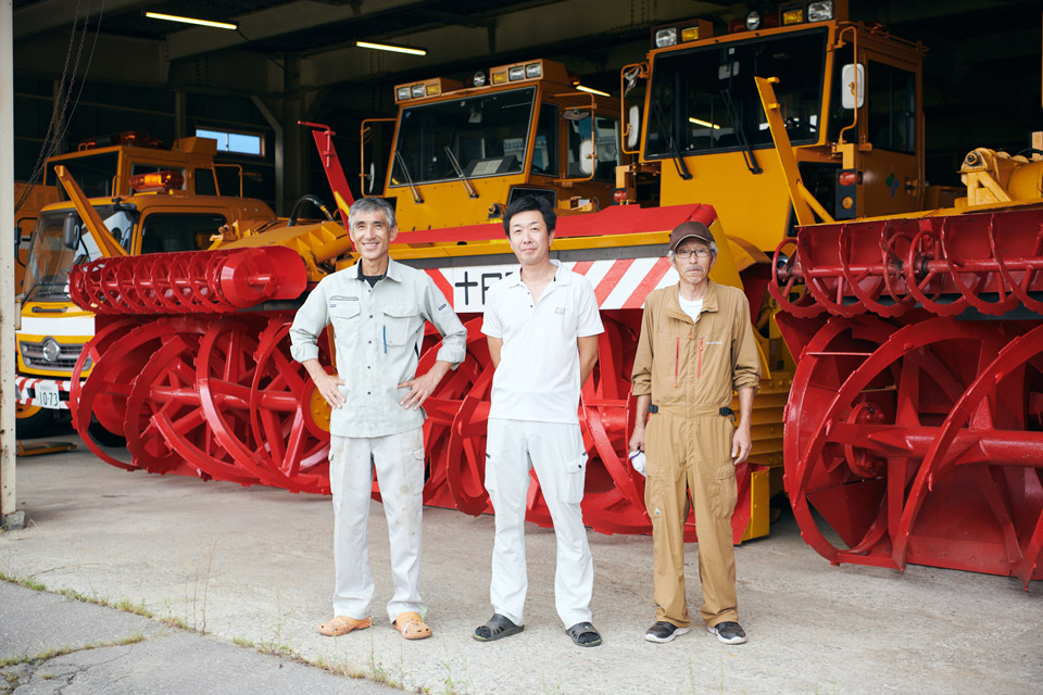 雪国の英雄 除雪車 を 夏もヒーローに 除雪車がダンスを踊る スノーワーカーズ バレエ 03 12年 ミエレル レーダーマン ユケレス 大地の芸術祭