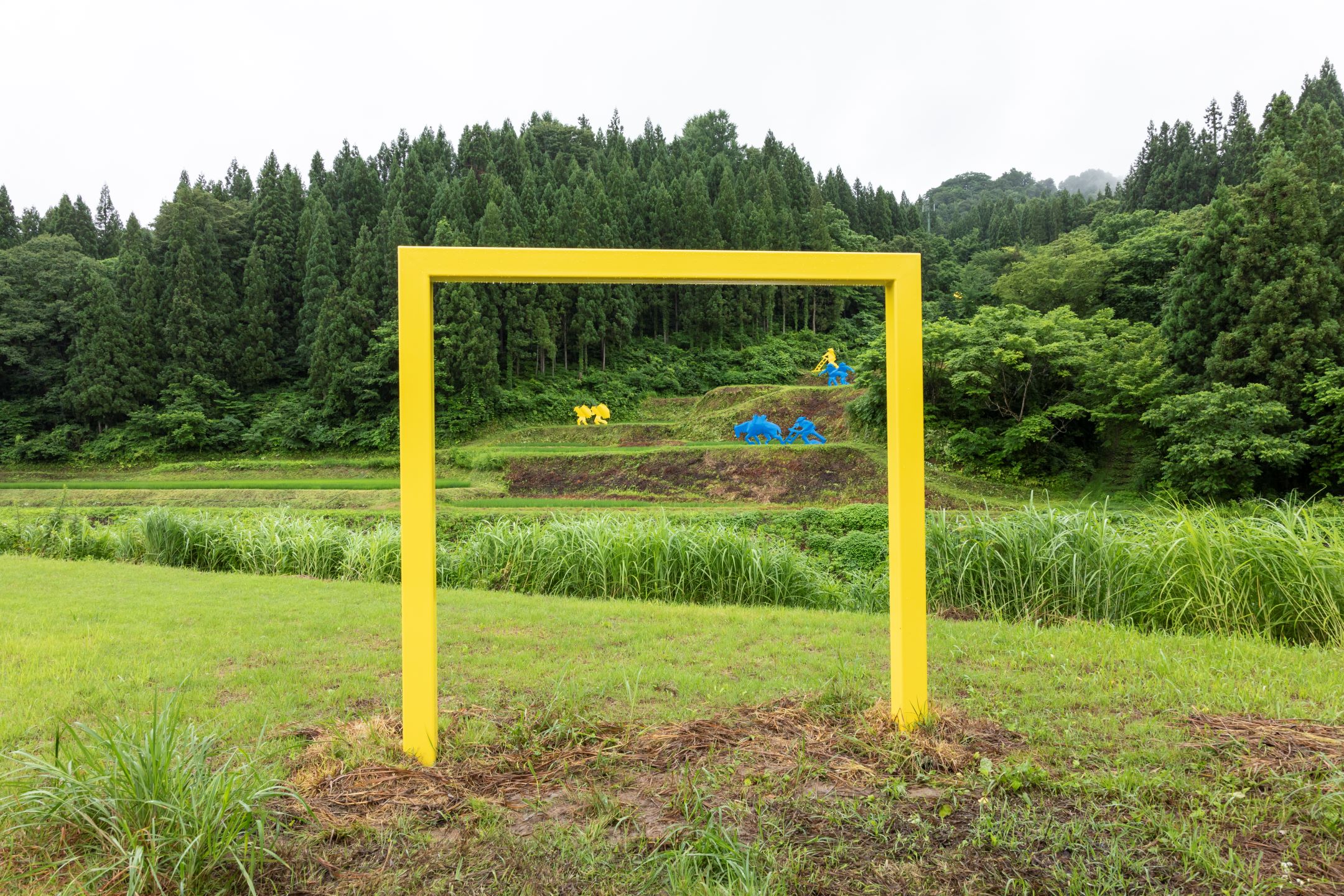 視界／覗き灯篭 - 作品｜大地の芸術祭