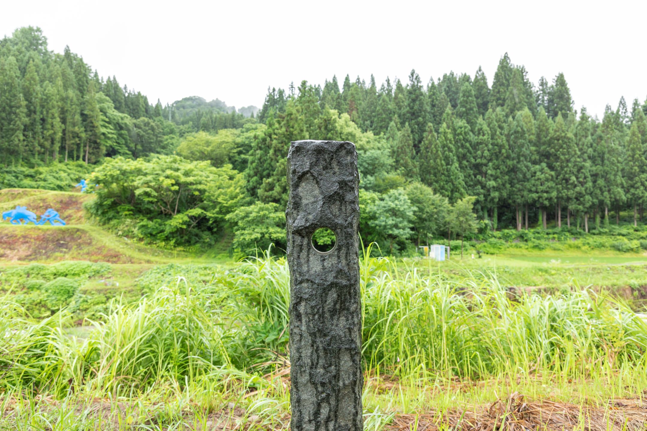  覗き画像 視界／覗き灯篭 - 作品｜大地の芸術祭
