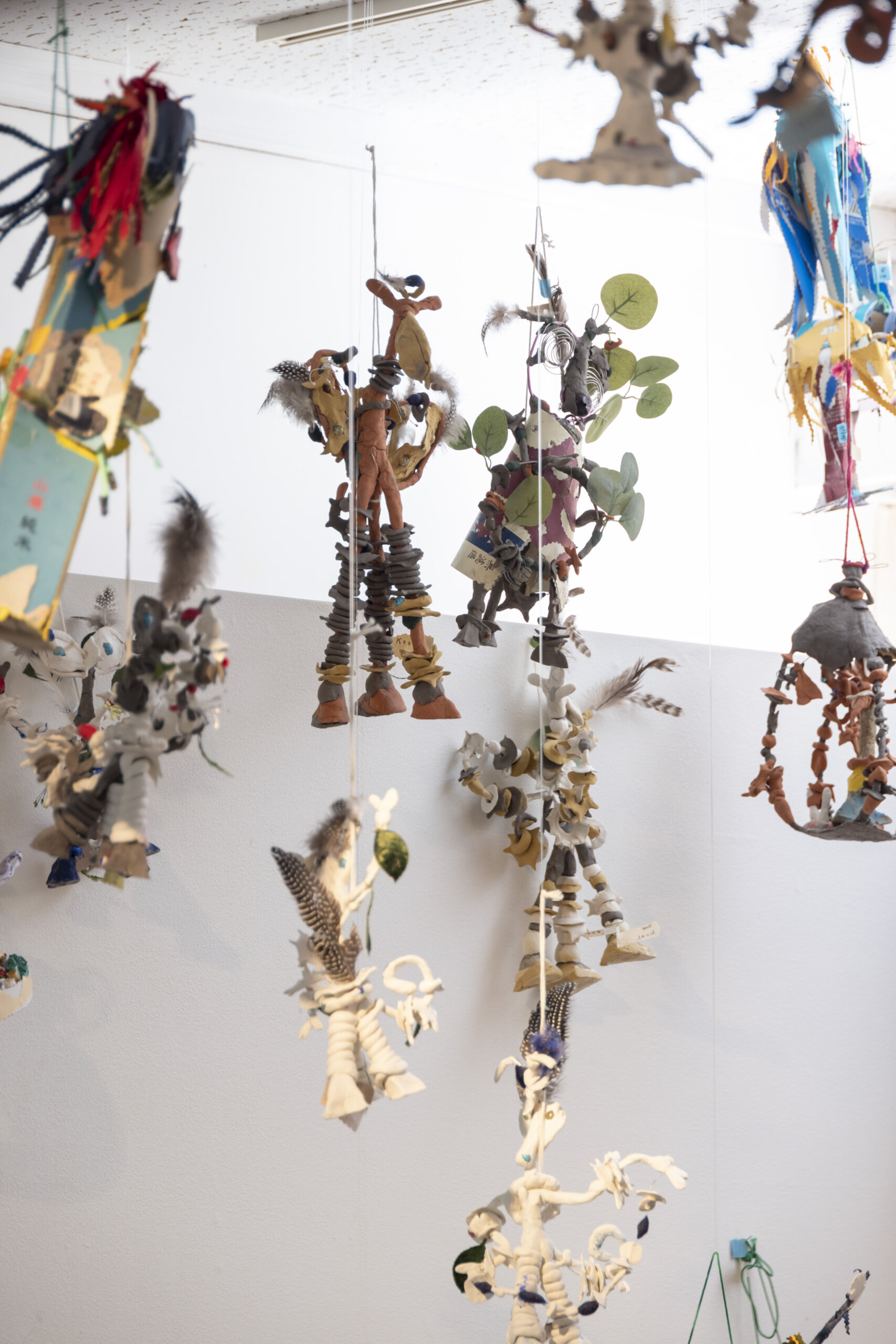 絵本と木の実の美術館 春夏企画展「スズキコージ ネンドキャラバン